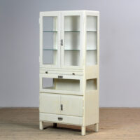 houten medicijnkast uit de jaren '30