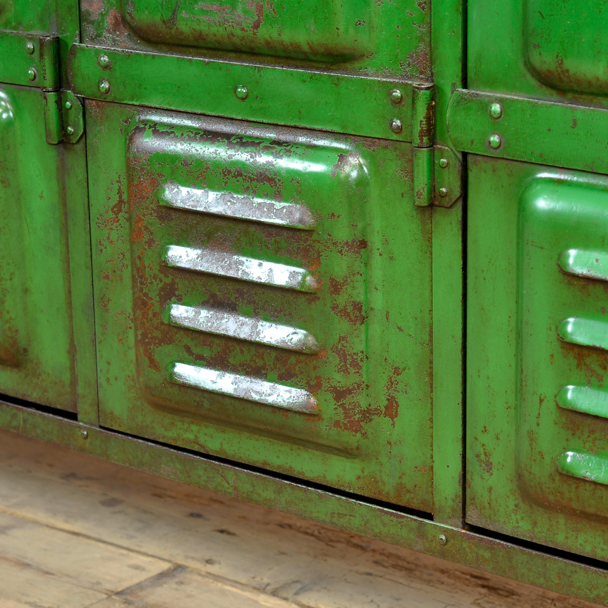 26183-locker_12