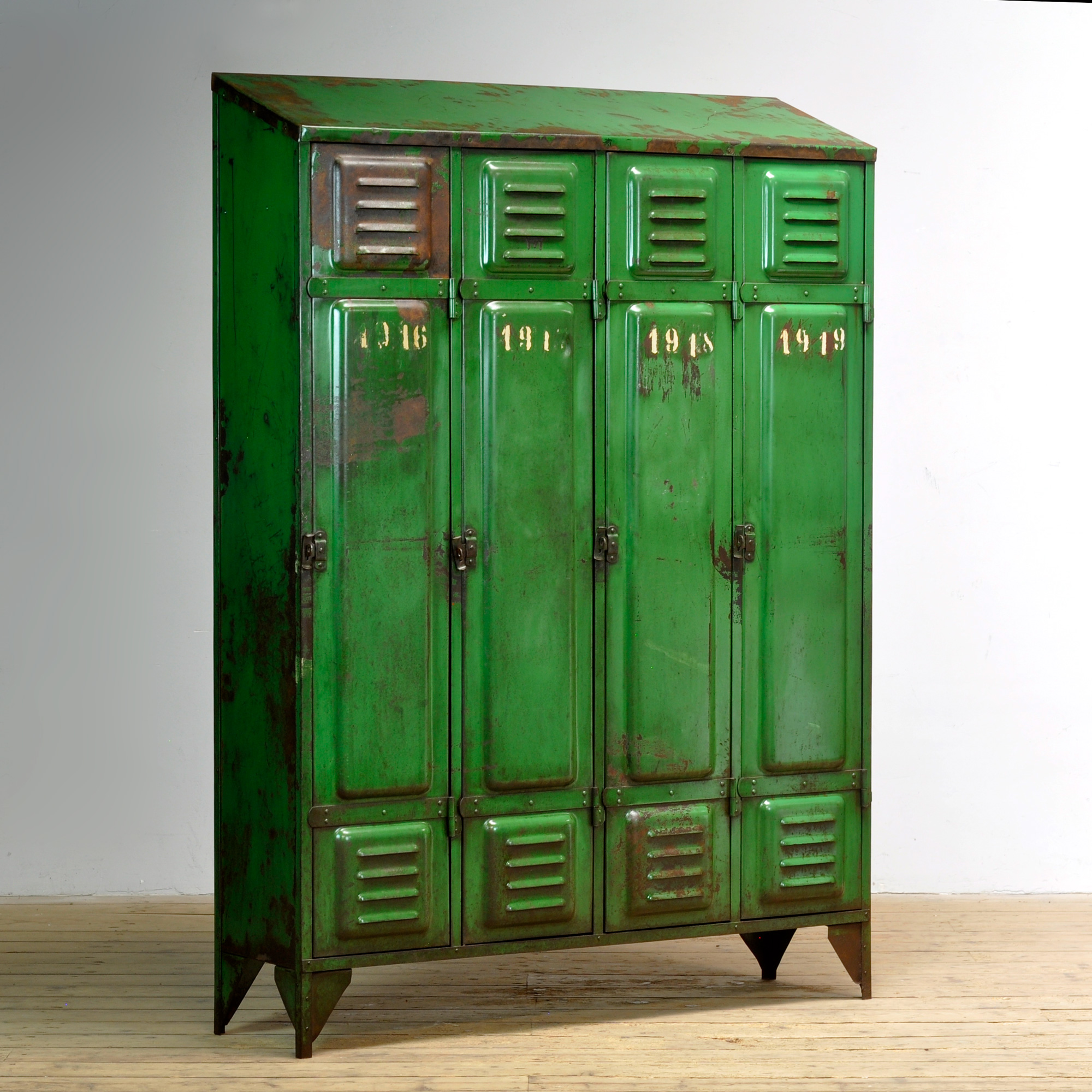 26183-locker_2