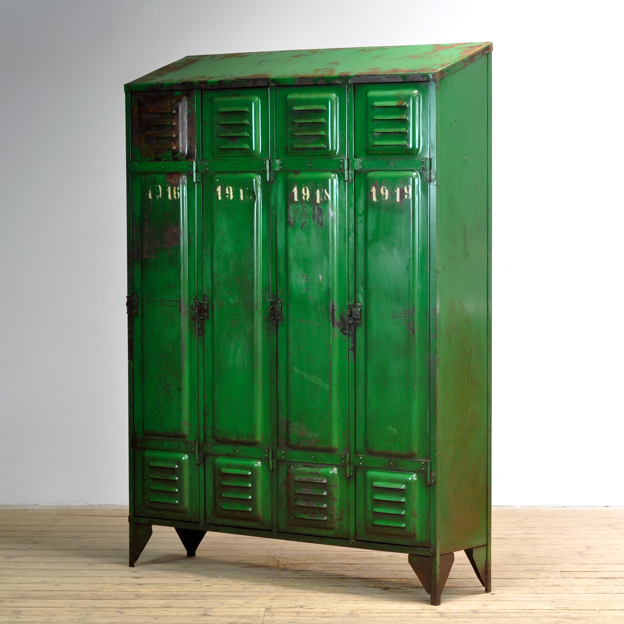 26183-locker_3