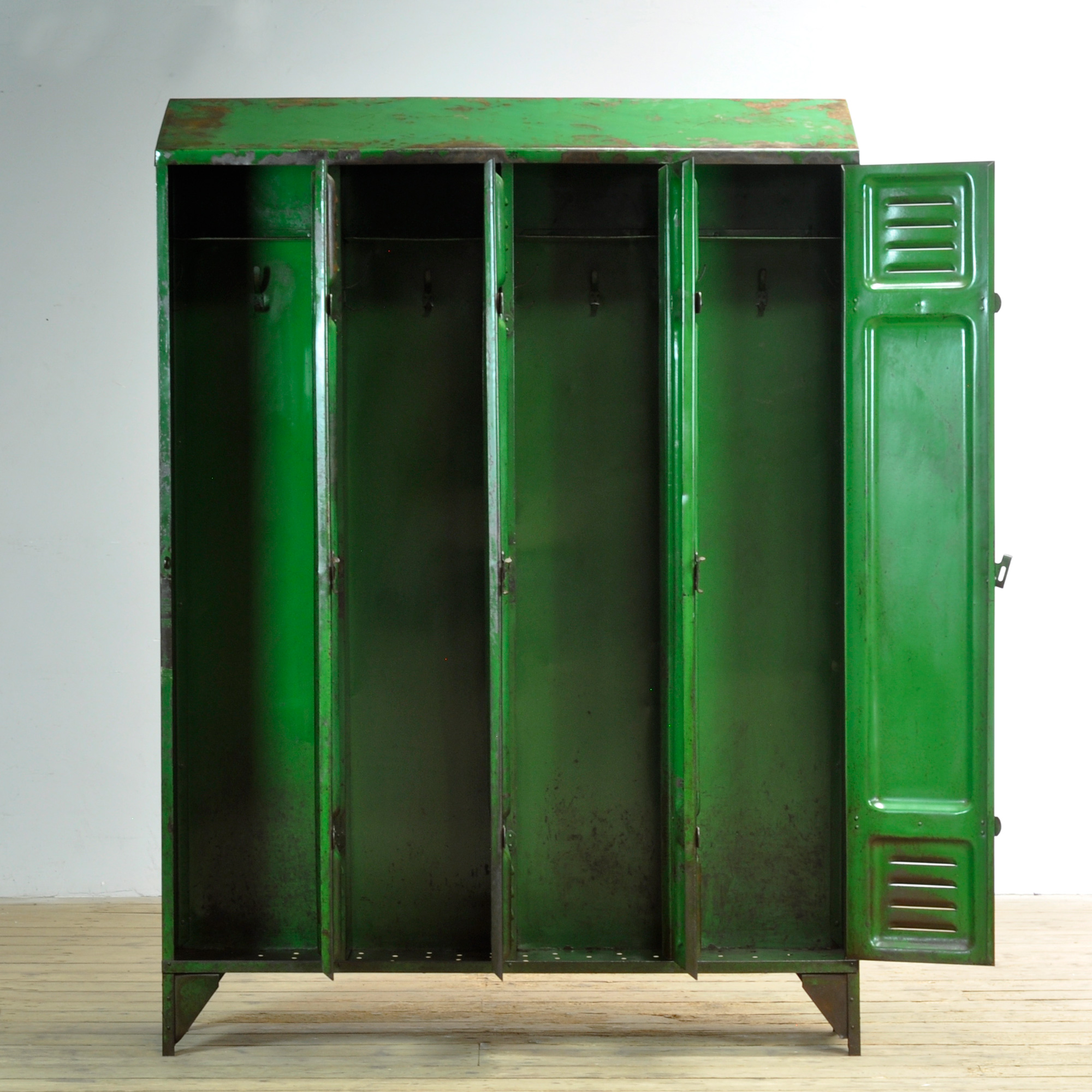 26183-locker_4