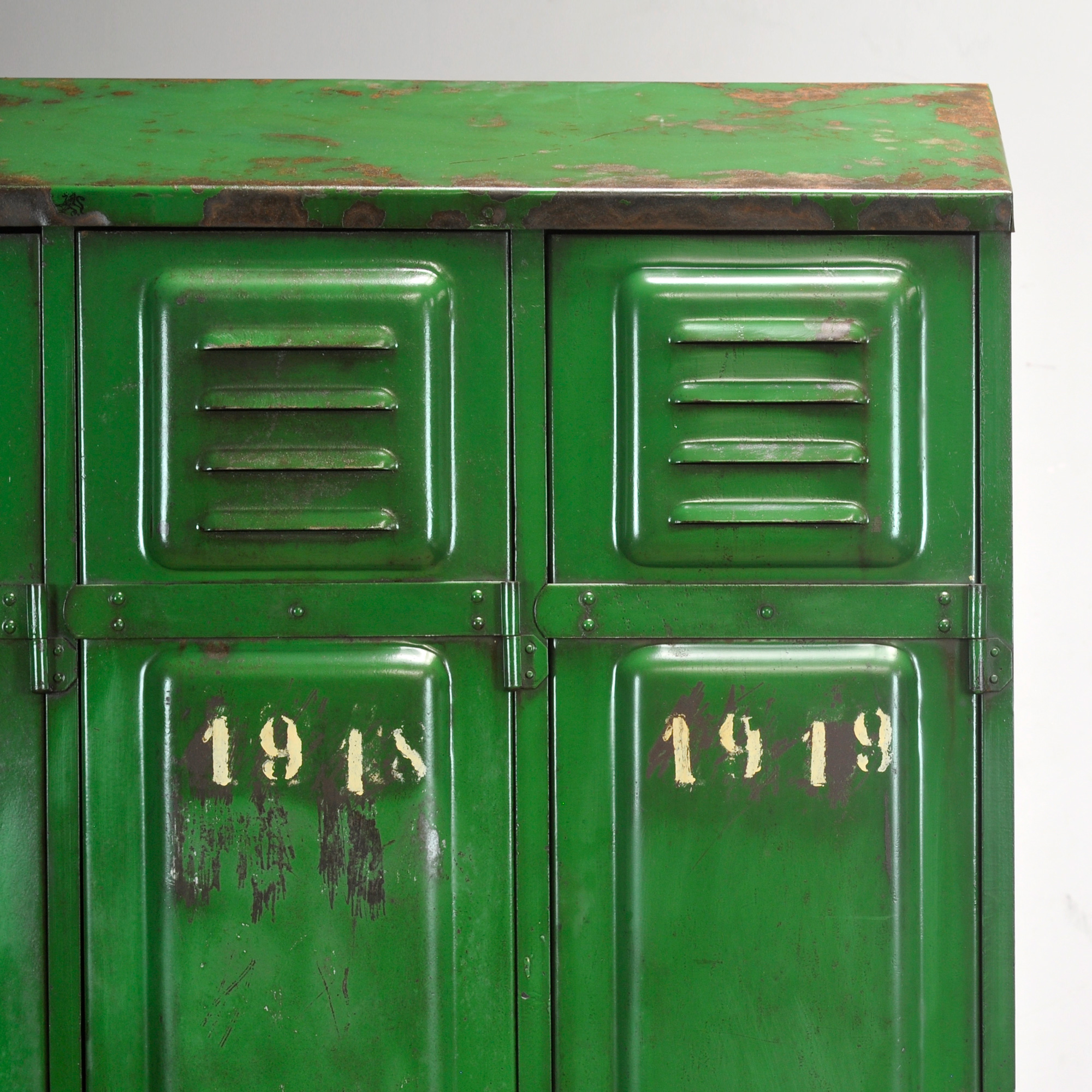 26183-locker_7