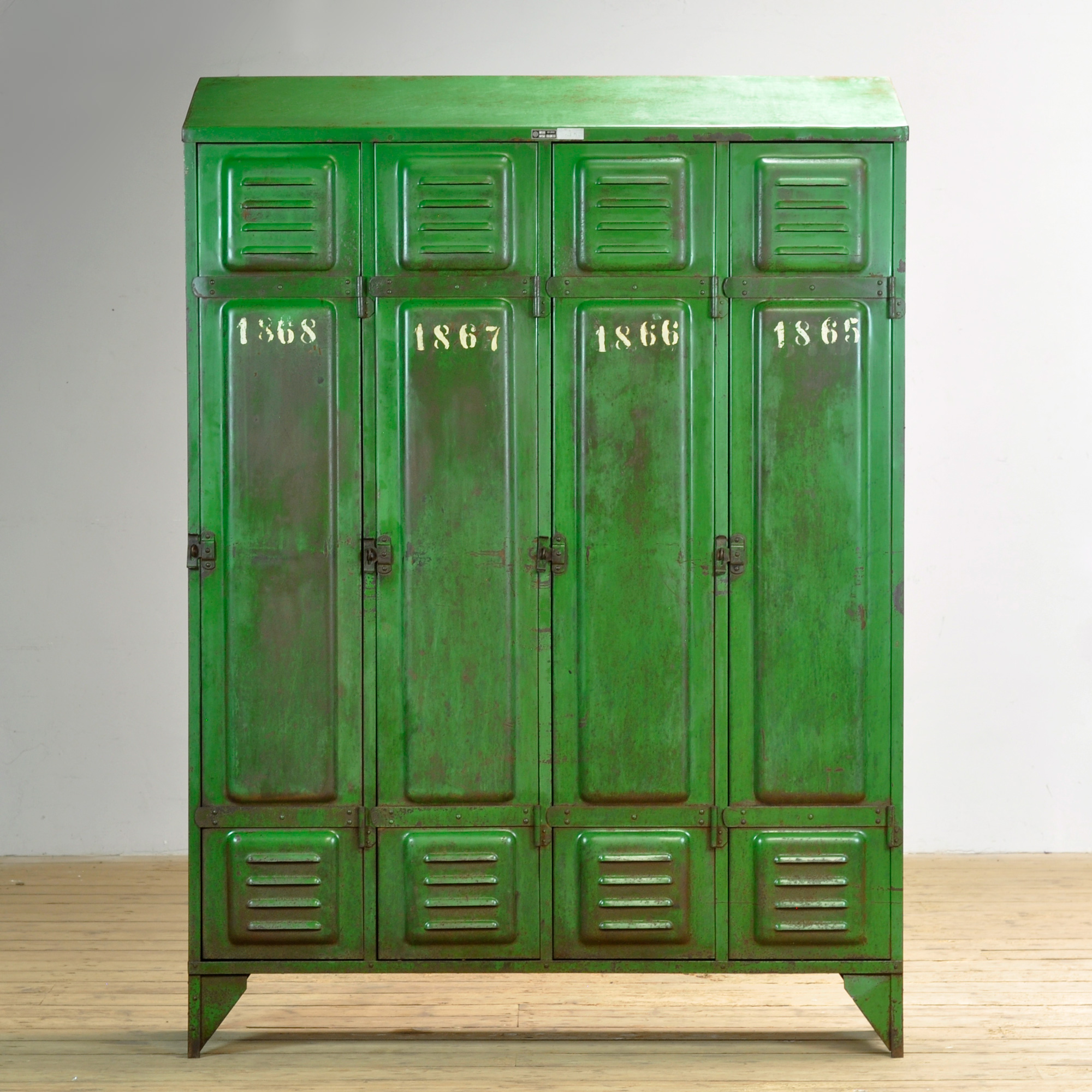 26205_locker_1