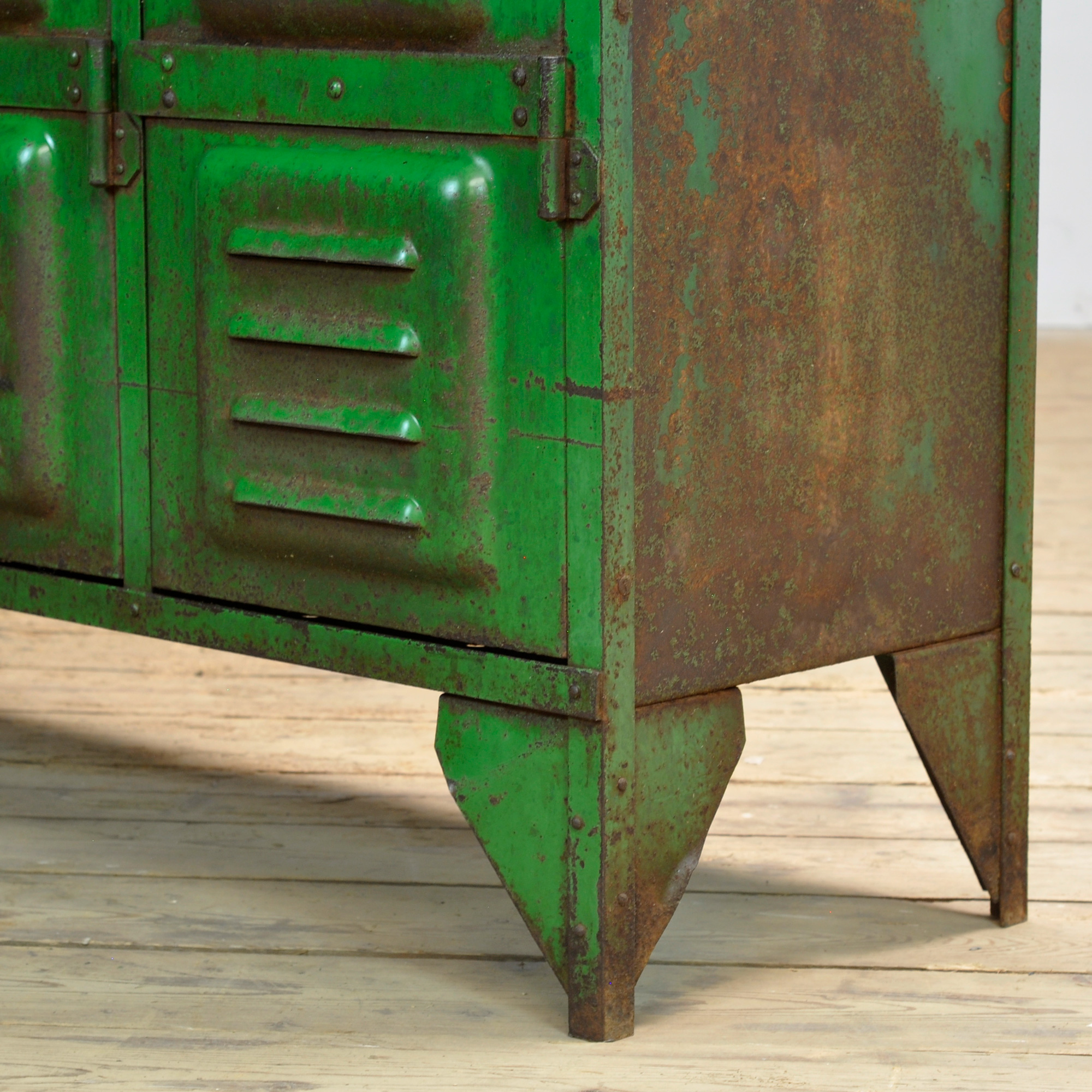 26205_locker_13