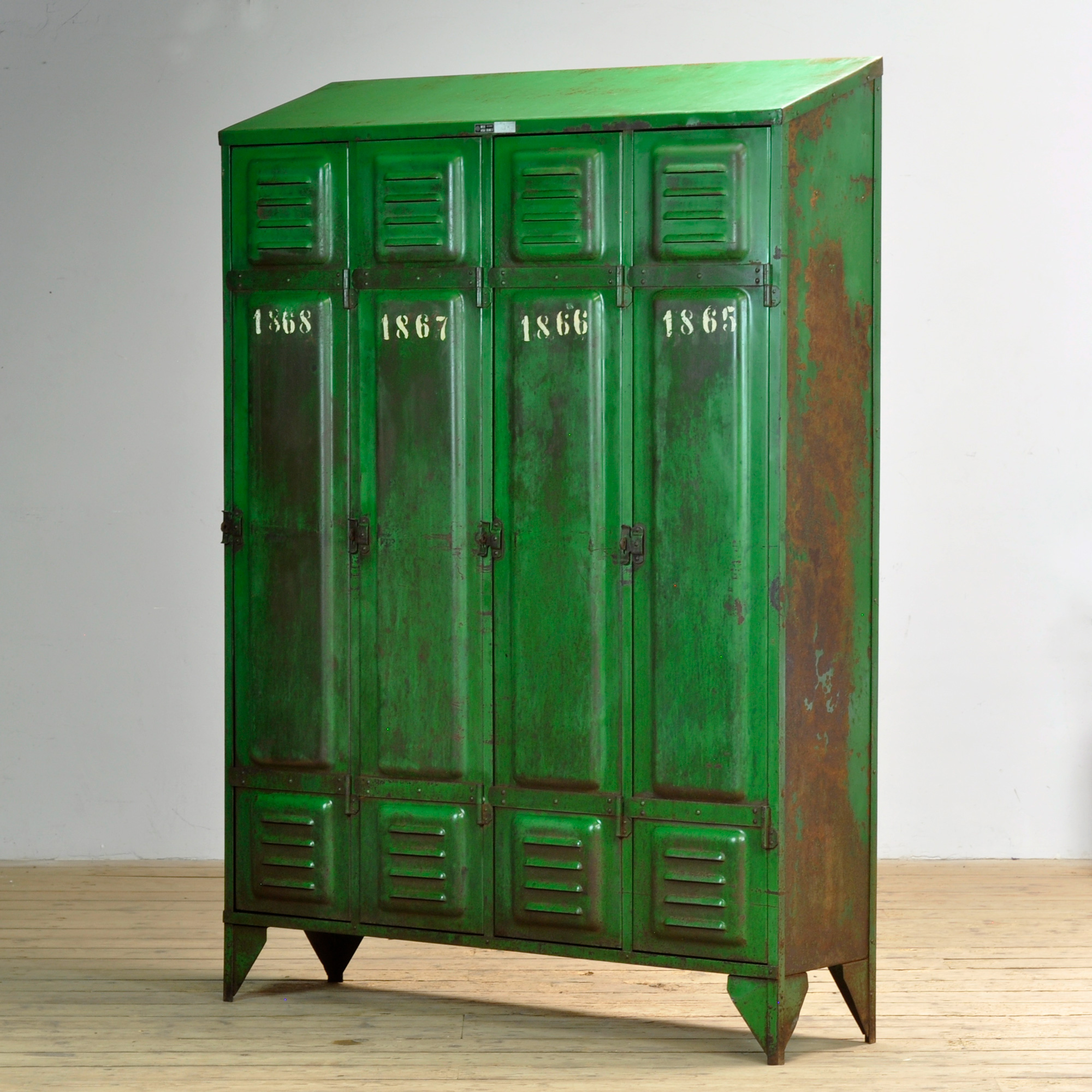 26205_locker_3