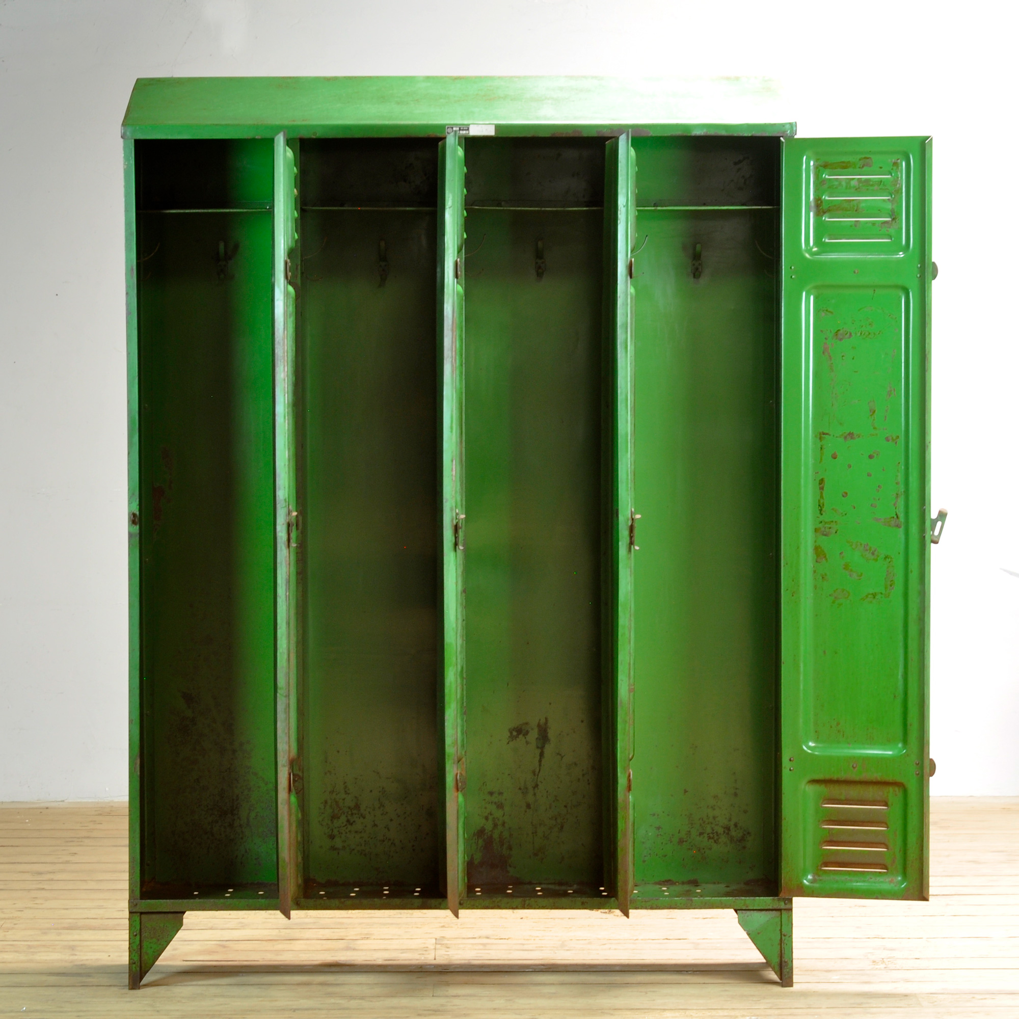 26205_locker_4