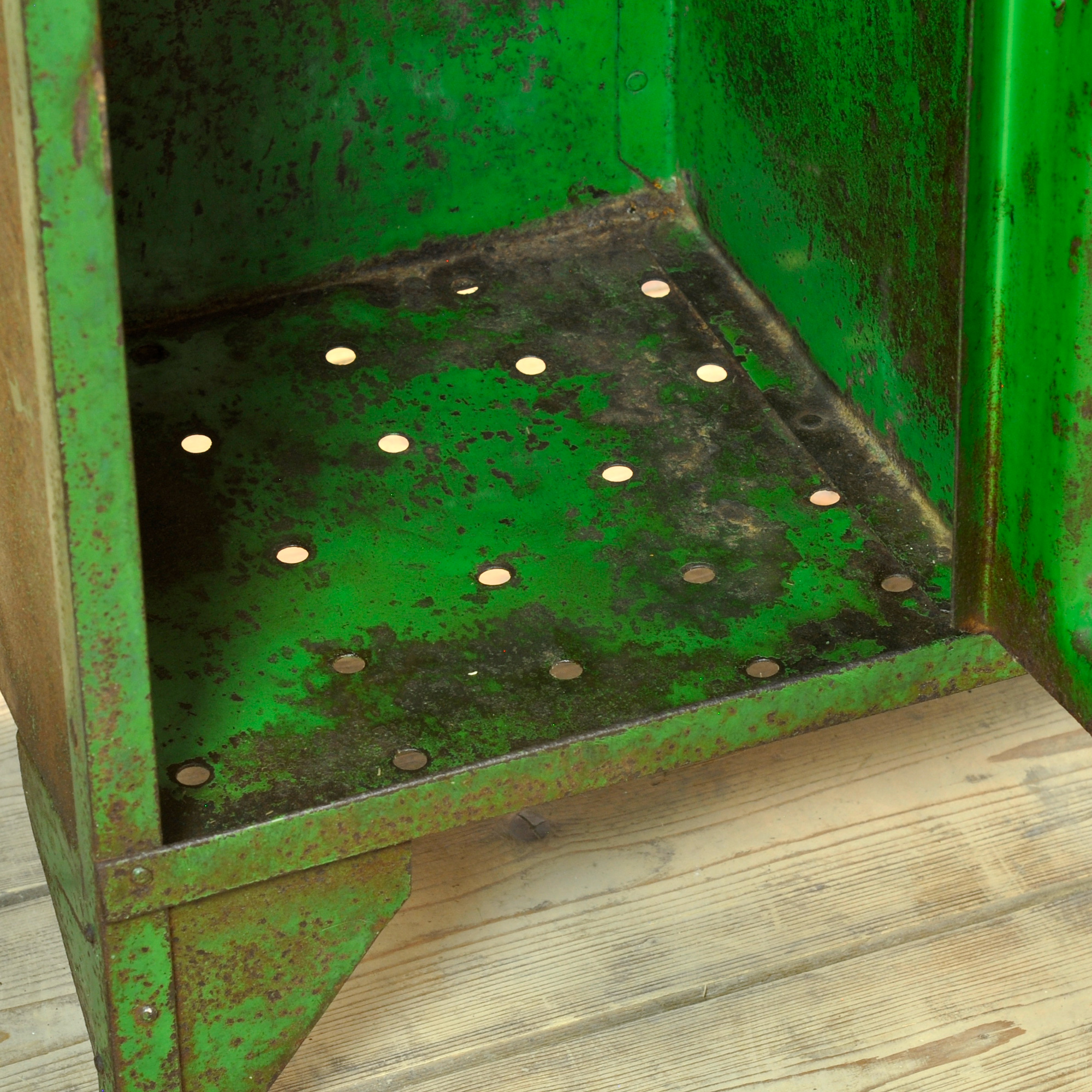 26205_locker_6