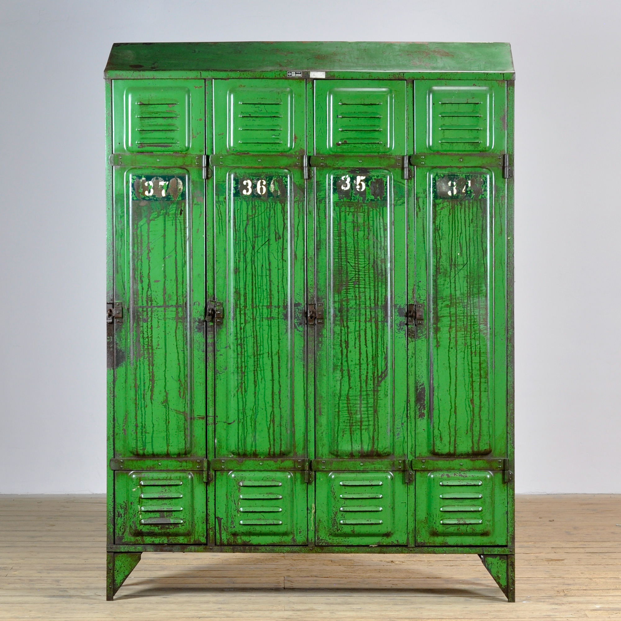 26250_locker_1