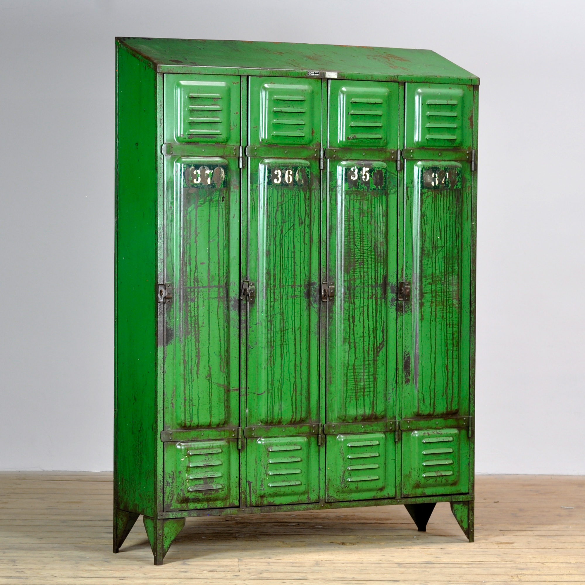 26250_locker_2