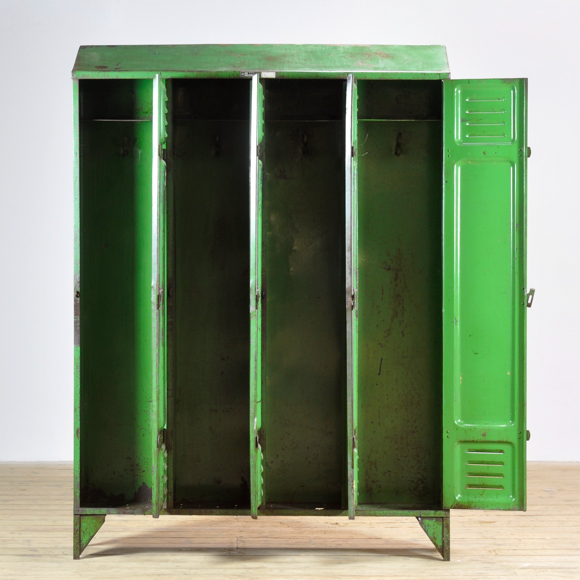 26250_locker_4