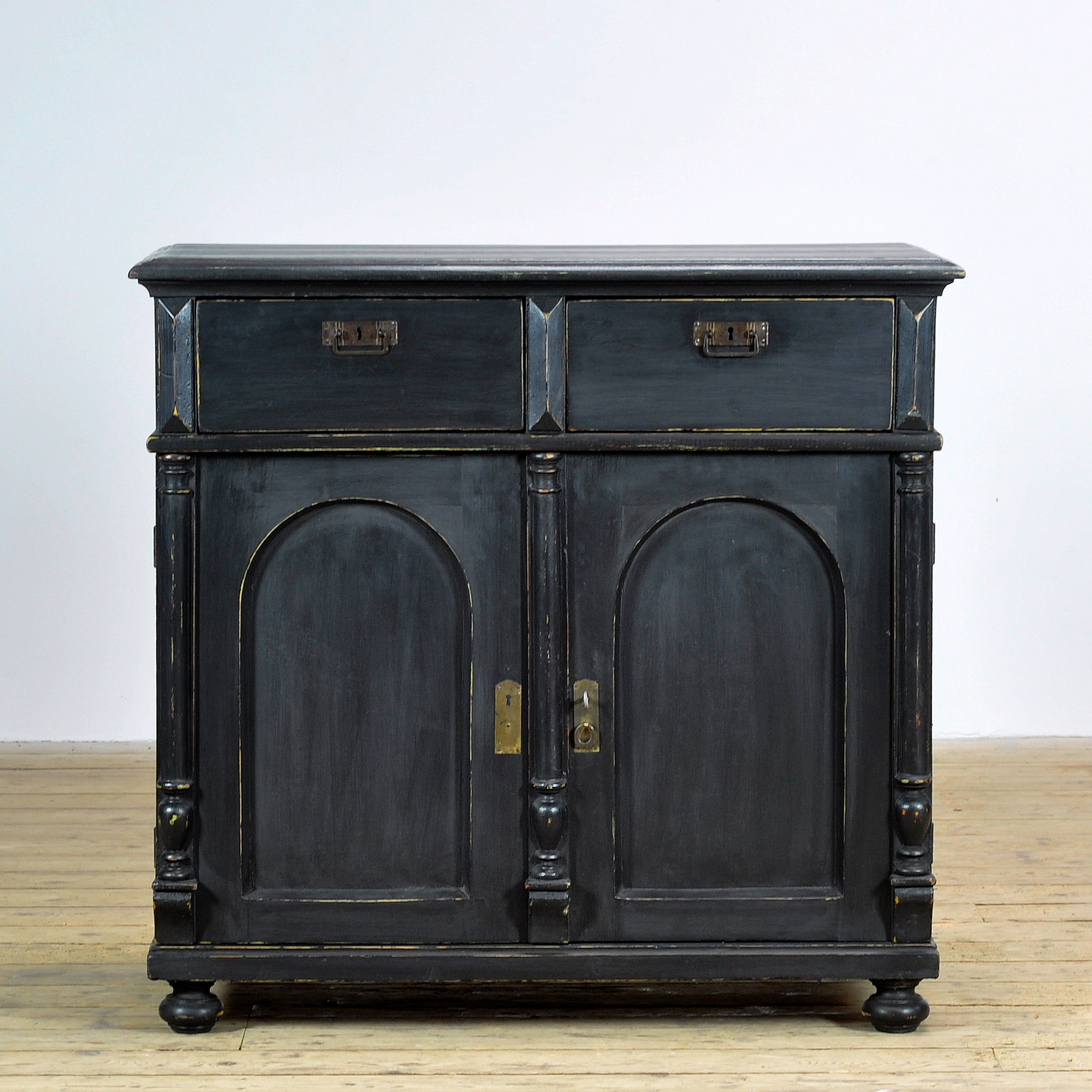 26264-dresser_1