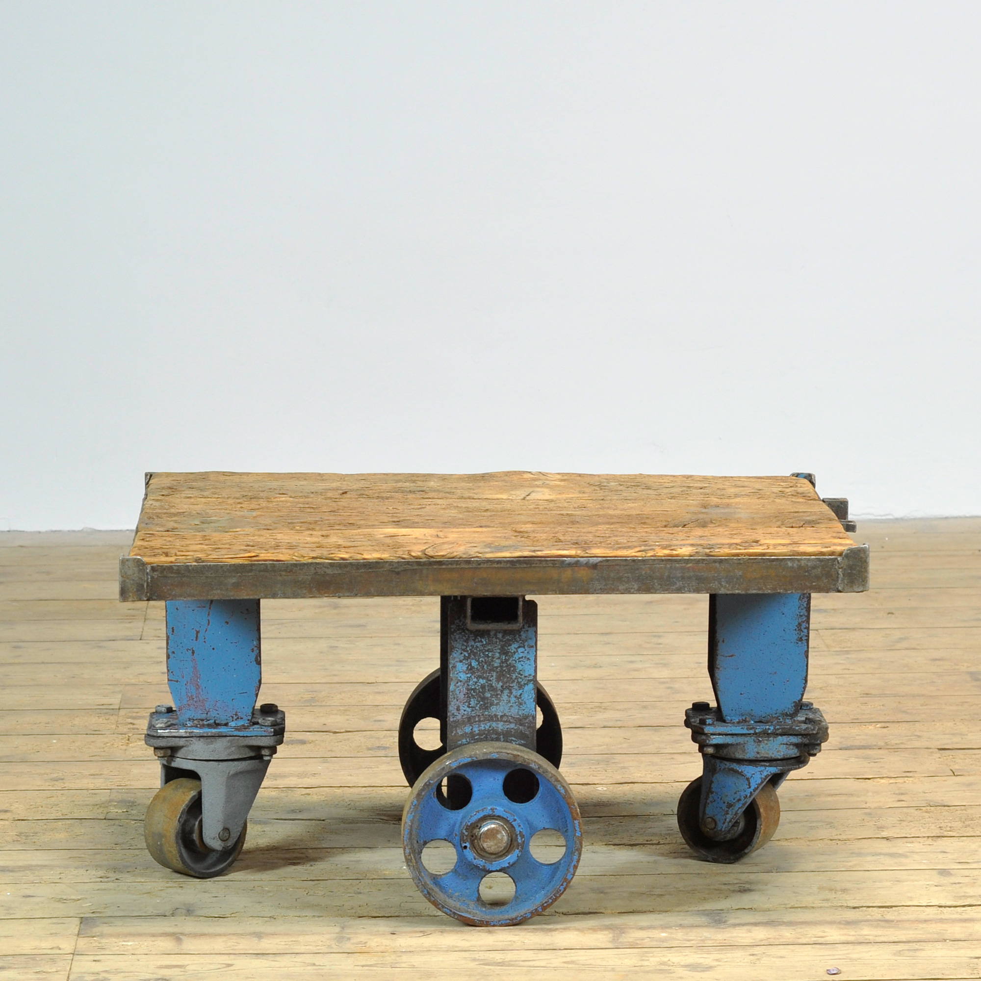 26283-industrieele-salontafel_1