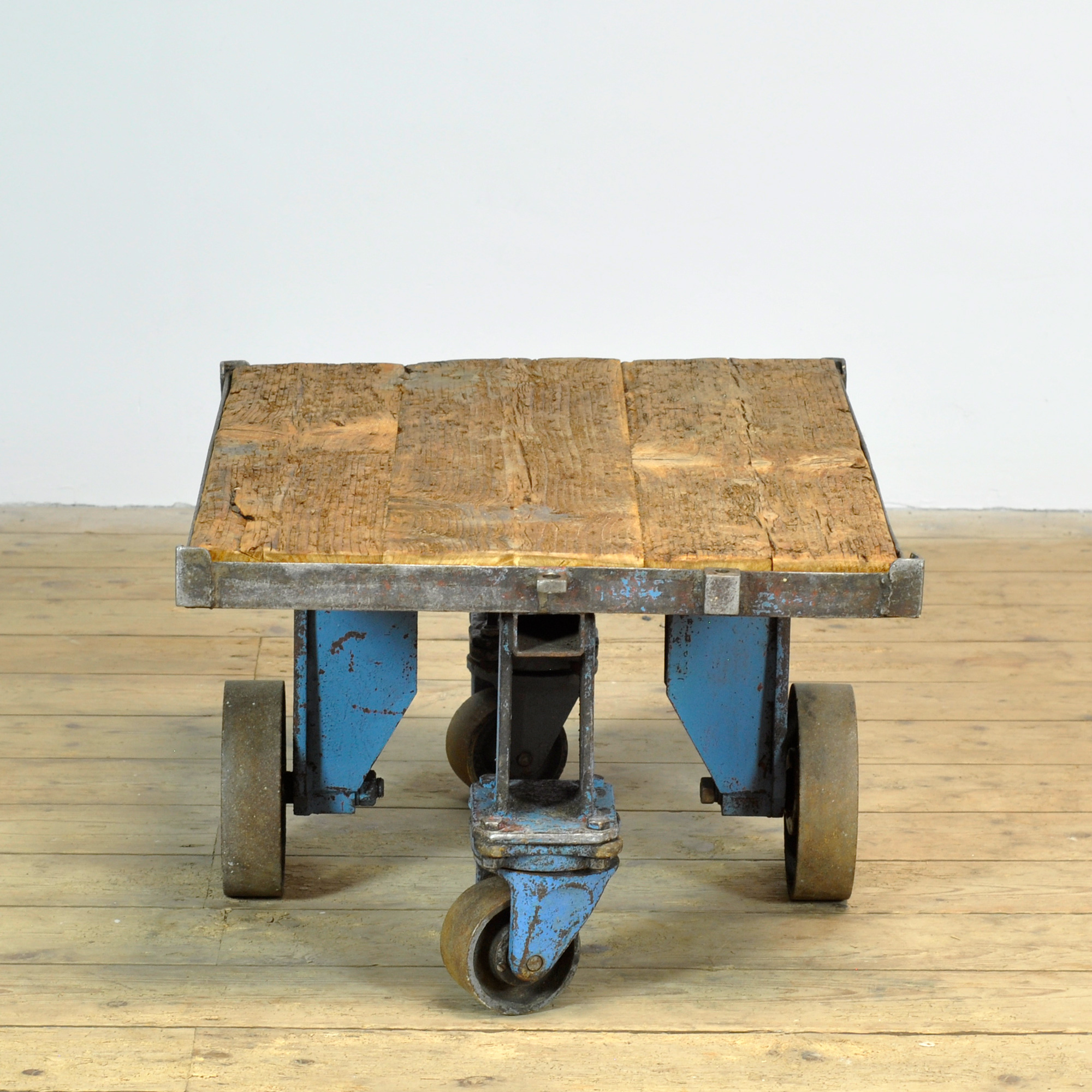 26283-industrieele-salontafel_4