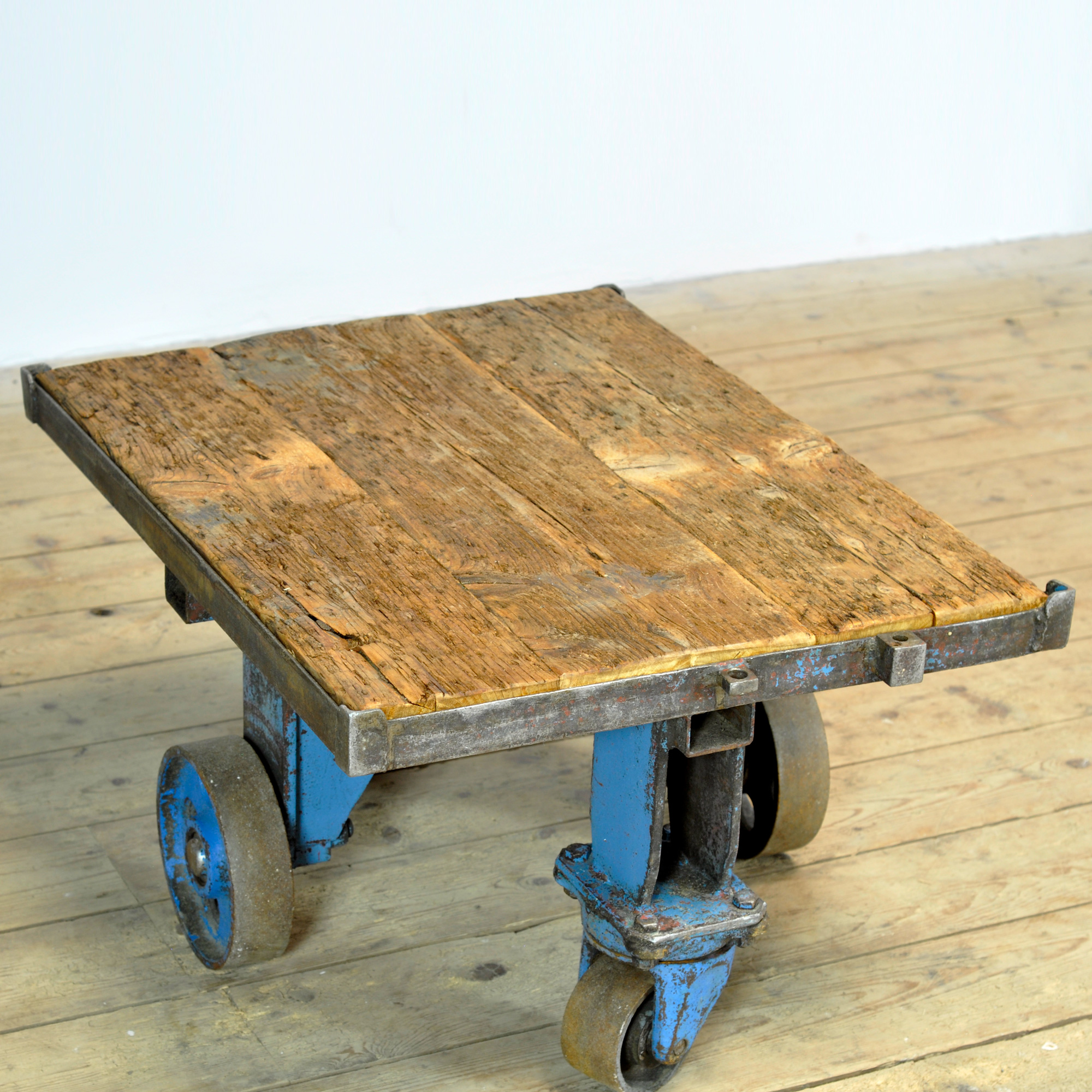 26283-industrieele-salontafel_5