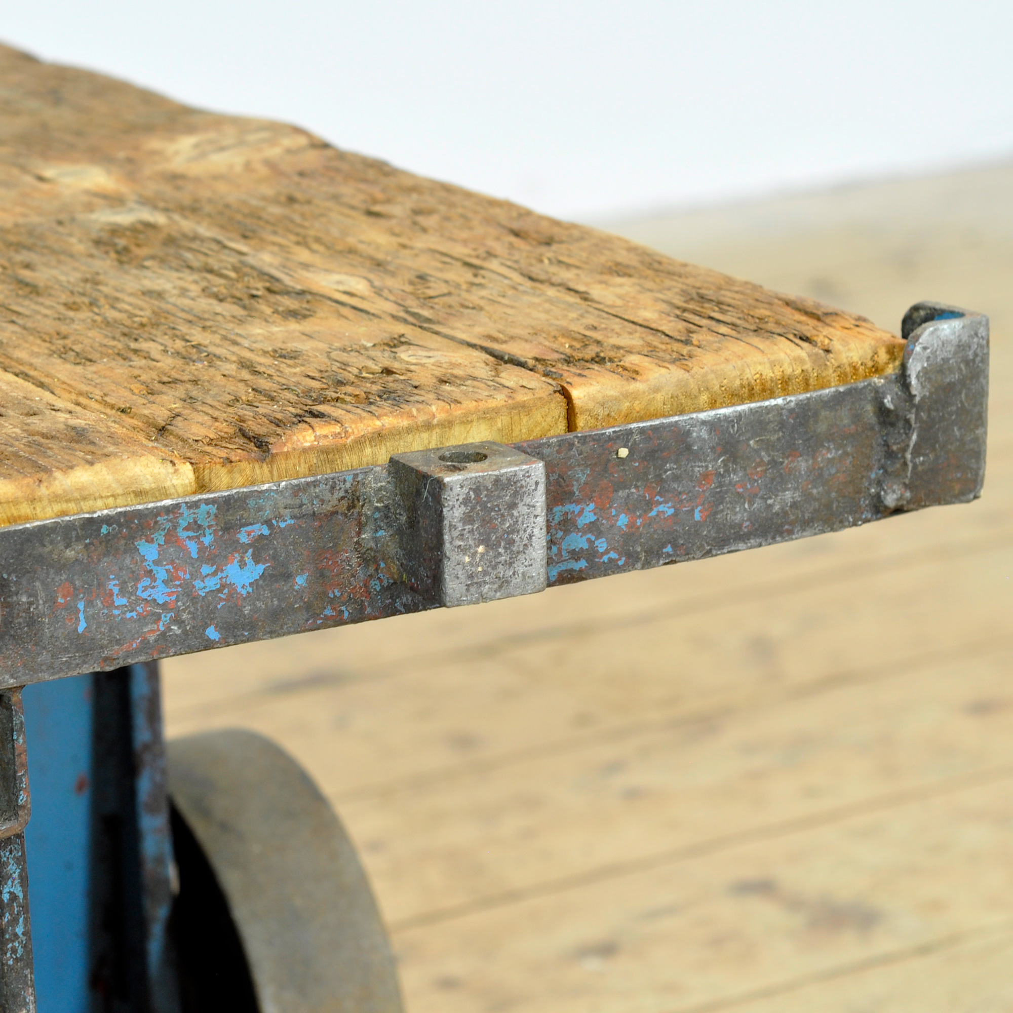 26283-industrieele-salontafel_6