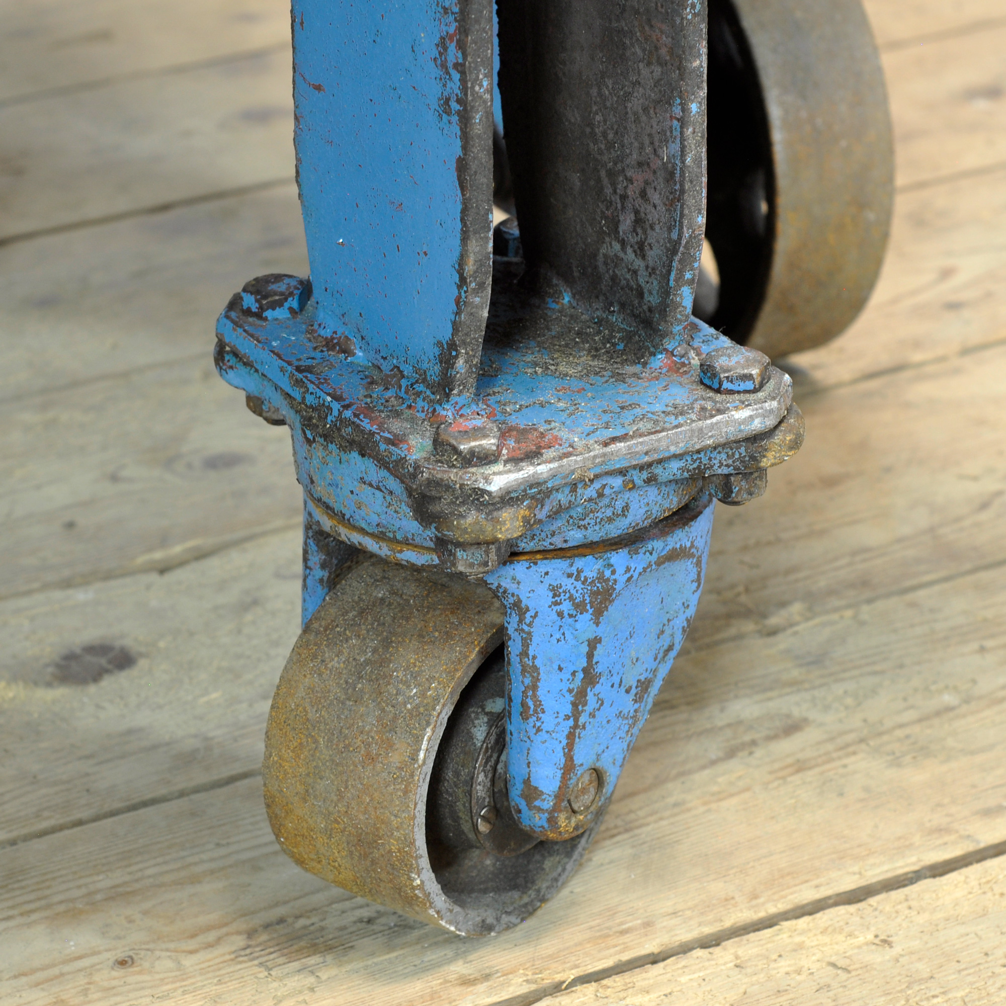 26283-industrieele-salontafel_7